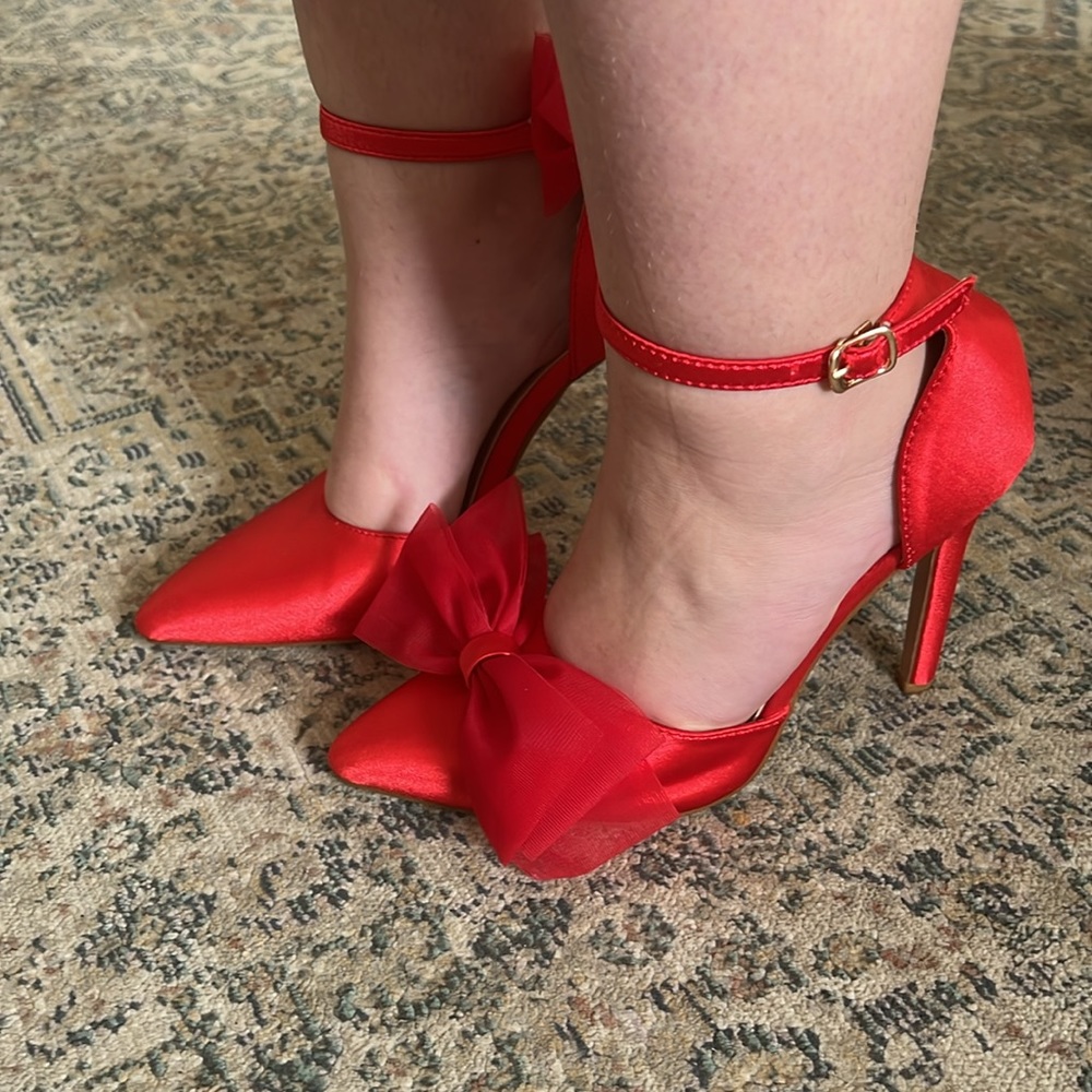 Satin red shoes - Picture 4 of 4